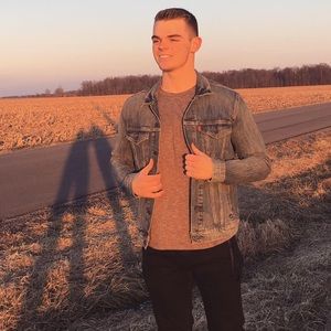 Meet your Posher, Logan